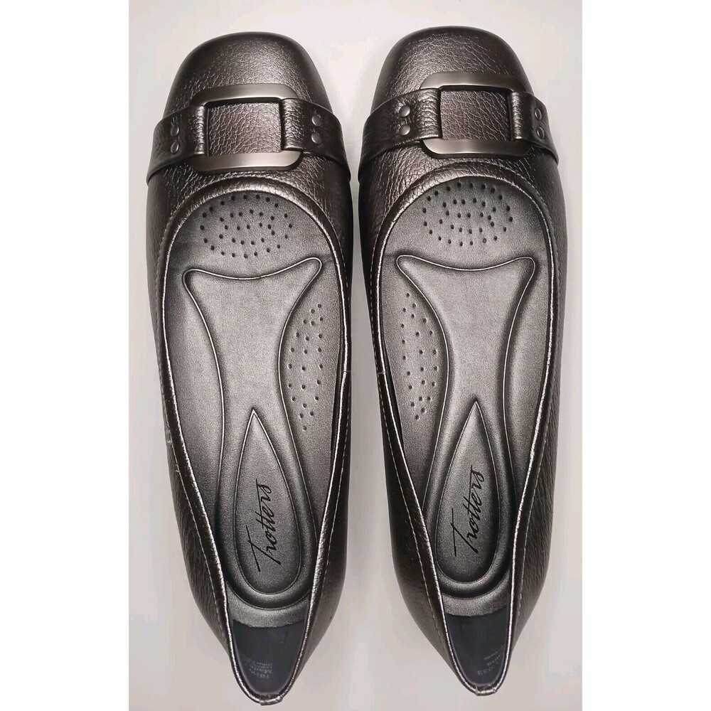 NIB Trotters Sz 10.5 W Sizzle Metallic Leather Metal Buckle Comfort Ballet Flat - Picture 2 of 16